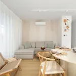 Apartment & Mint - Right On The - By Rentmonkey