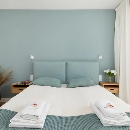 Apartment & Mint - Right On The - By Rentmonkey