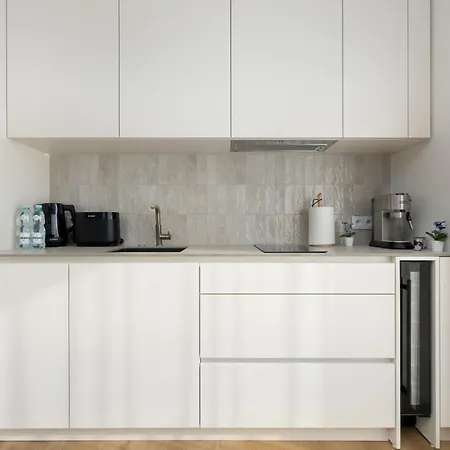 Apartment & Mint - Right On The - By Rentmonkey