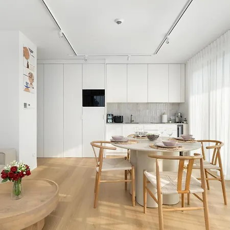 Apartment & Mint - Right On The - By Rentmonkey *