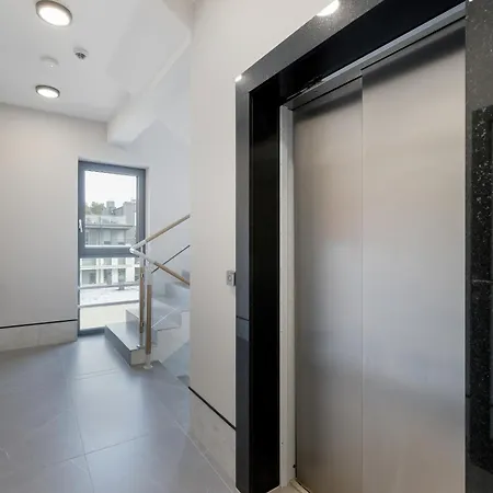 & Mint - Right On The - By Rentmonkey Apartment *